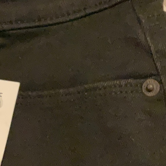 Black Old Navy booty shorts with slim pockets - Picture 3 of 6